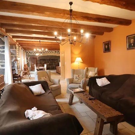 Дом отдыха Maison De Caractere, Ideale Familles, Pres Du Ski, Randos, Et Loisirs Au Coeur Du Cantal - Fr-1-742-174 Paulhac (Cantal)