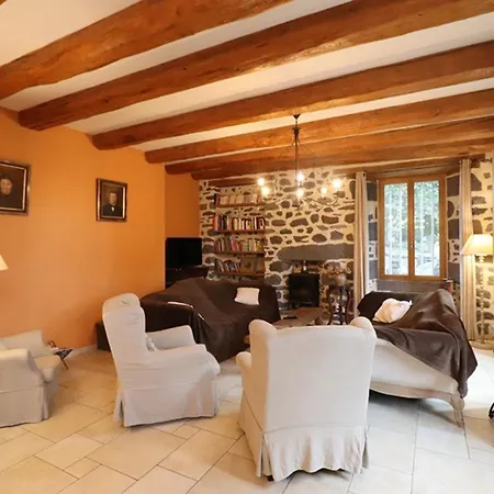 Дом отдыха Maison De Caractere, Ideale Familles, Pres Du Ski, Randos, Et Loisirs Au Coeur Du Cantal - Fr-1-742-174 *