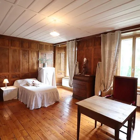 Дом отдыха Maison De Caractere, Ideale Familles, Pres Du Ski, Randos, Et Loisirs Au Coeur Du Cantal - Fr-1-742-174