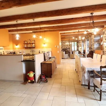 Дом отдыха Maison De Caractere, Ideale Familles, Pres Du Ski, Randos, Et Loisirs Au Coeur Du Cantal - Fr-1-742-174 *